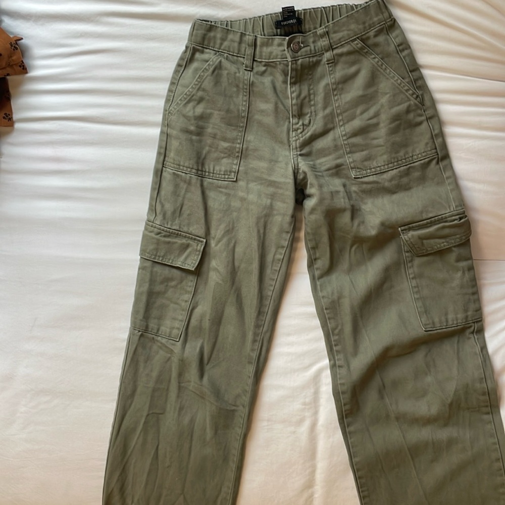 I am selling these green cargo jeans from forever 21, and they are really comfy. - Picture 1 of 8
